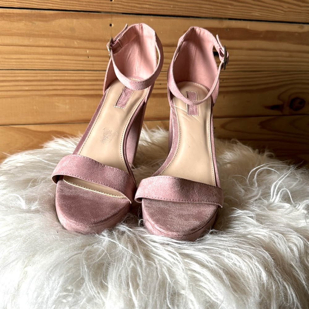 Forever 21 gorgeous suede light pink pump heels 100% polyester size 10 women’s